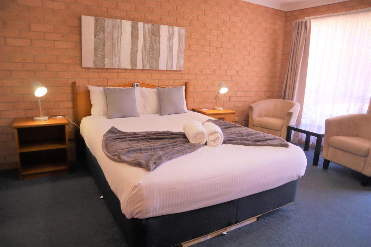 Golden Chain Aalana Motor Inn Каура Екстериор снимка