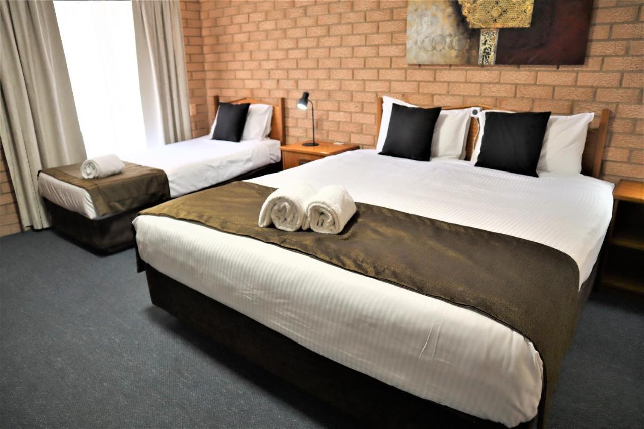 Golden Chain Aalana Motor Inn Каура Екстериор снимка