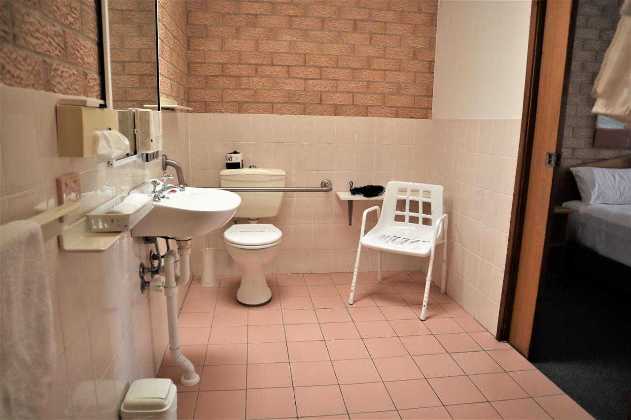 Golden Chain Aalana Motor Inn Каура Екстериор снимка