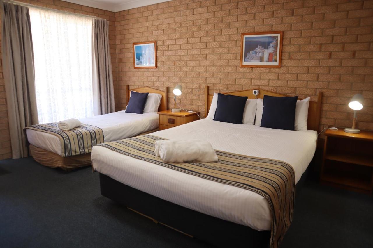 Golden Chain Aalana Motor Inn Каура Екстериор снимка
