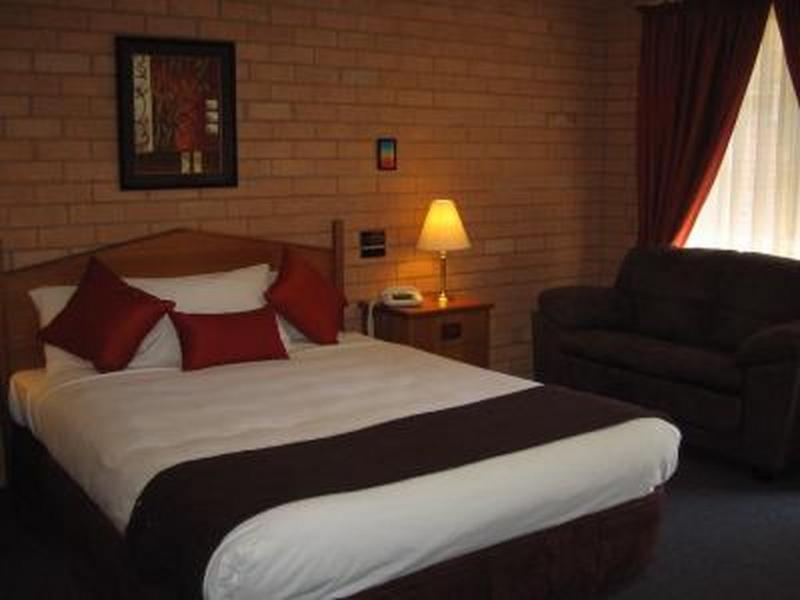 Golden Chain Aalana Motor Inn Каура Екстериор снимка