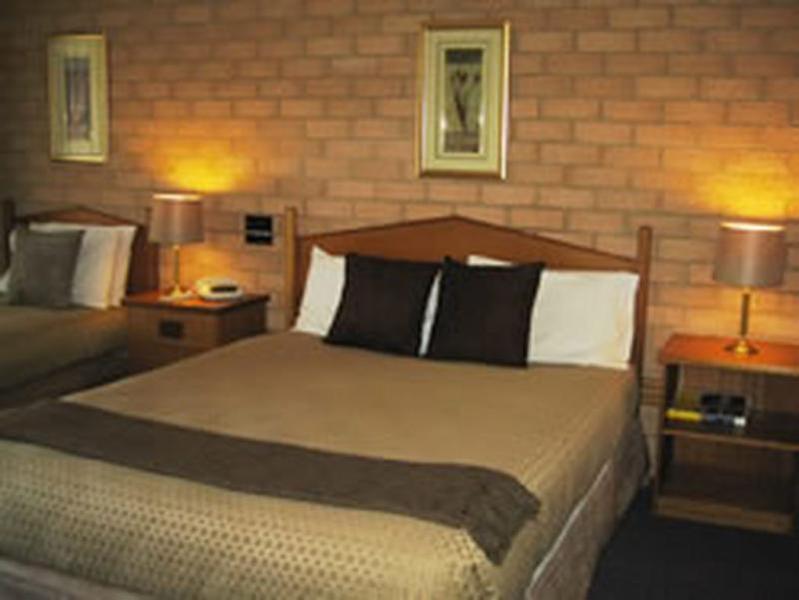 Golden Chain Aalana Motor Inn Каура Екстериор снимка