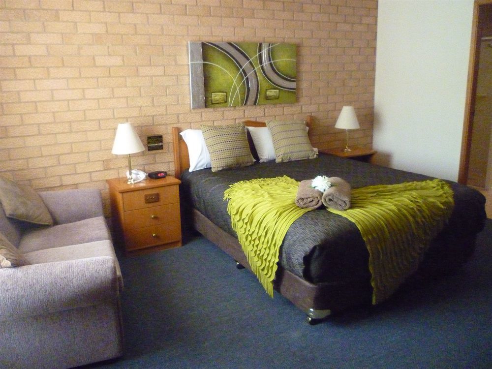 Golden Chain Aalana Motor Inn Каура Екстериор снимка