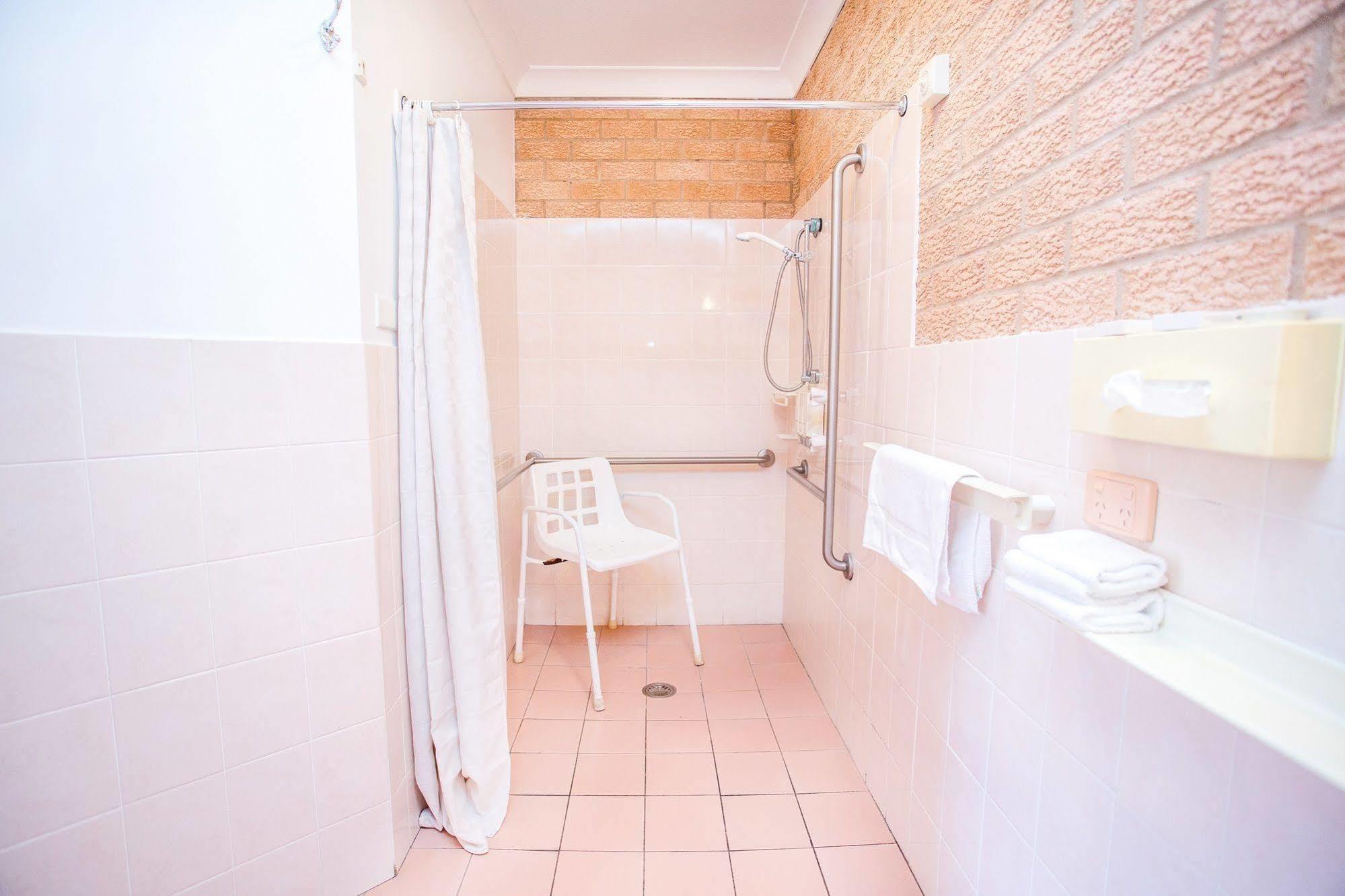 Golden Chain Aalana Motor Inn Каура Екстериор снимка