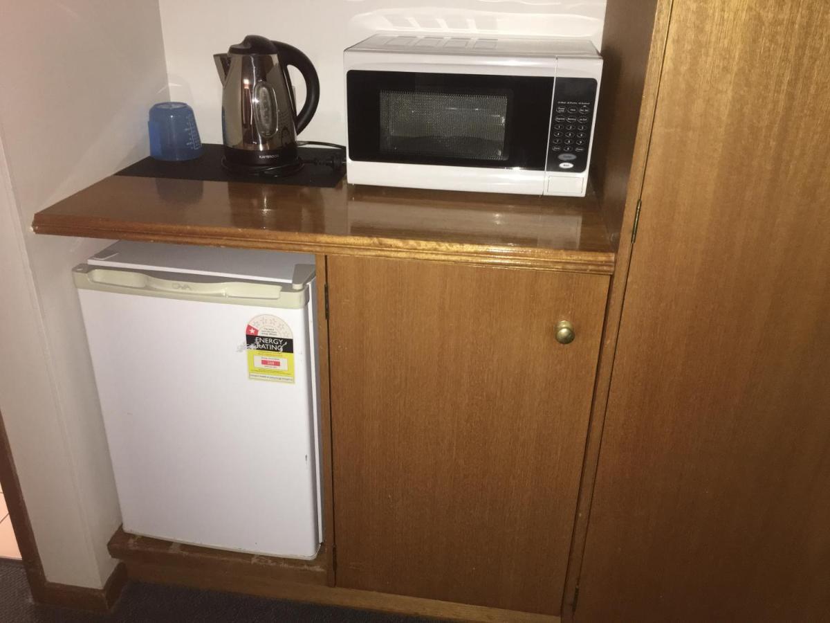 Golden Chain Aalana Motor Inn Каура Екстериор снимка